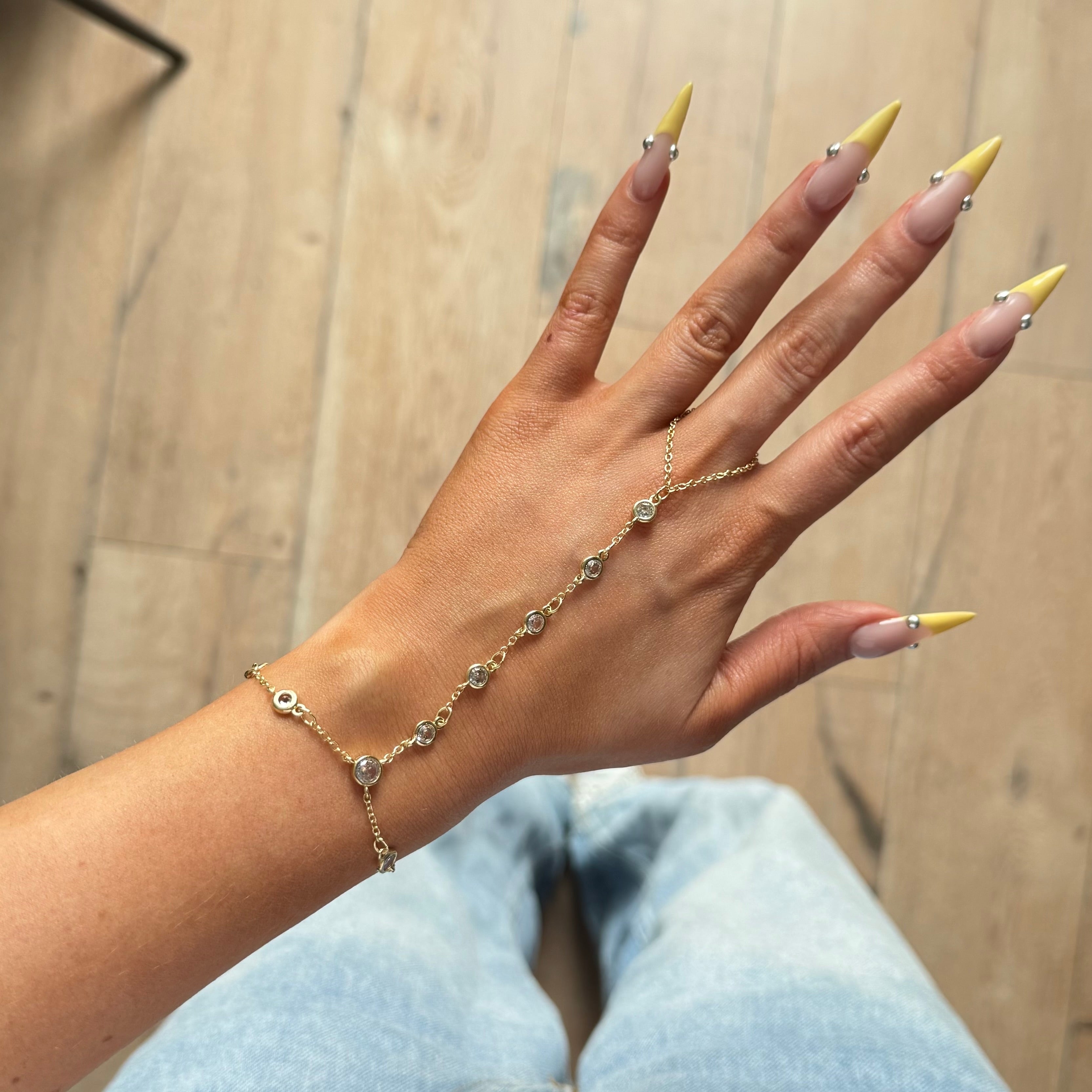 Ame hand chain