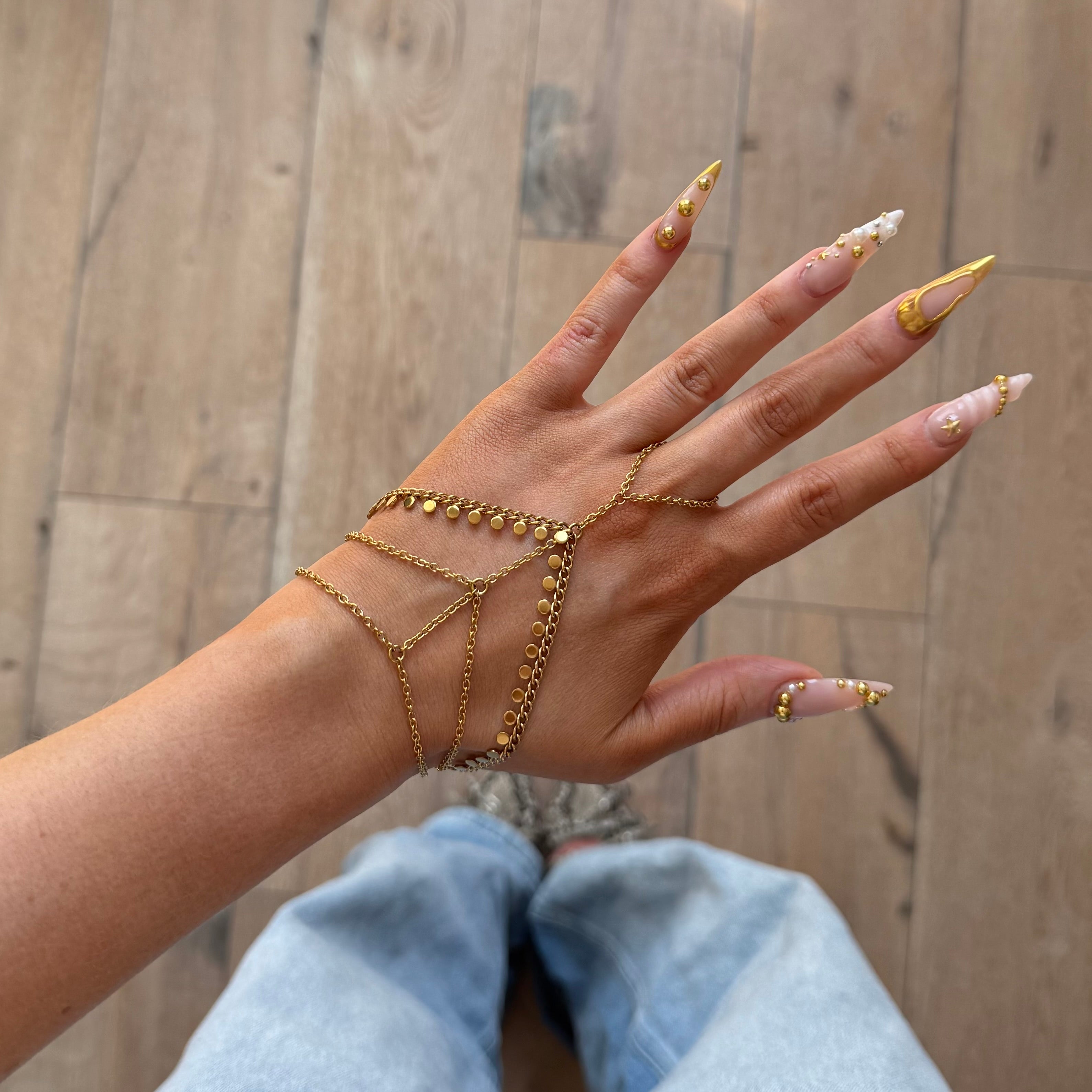 Nola hand chain