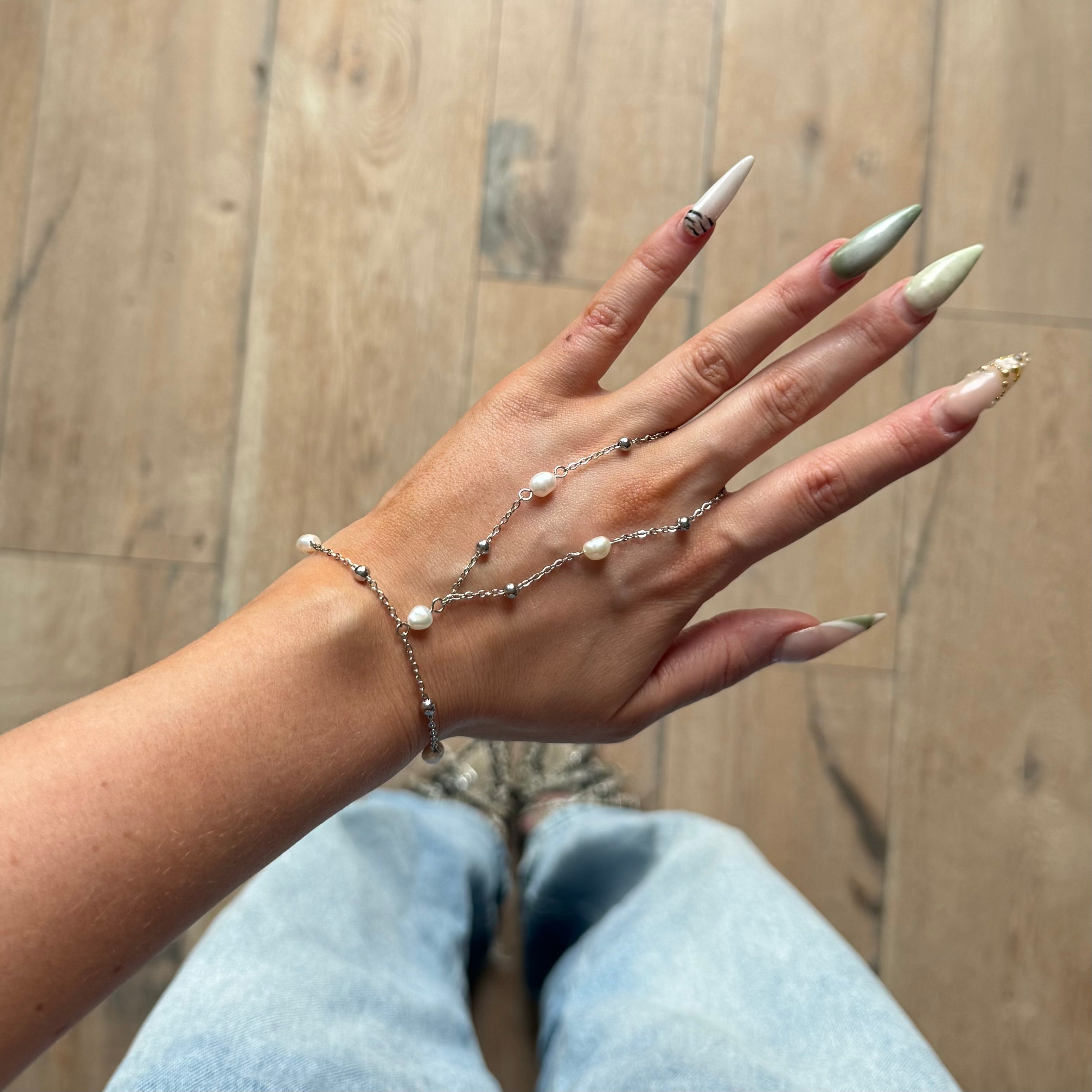 Roos hand chain silver