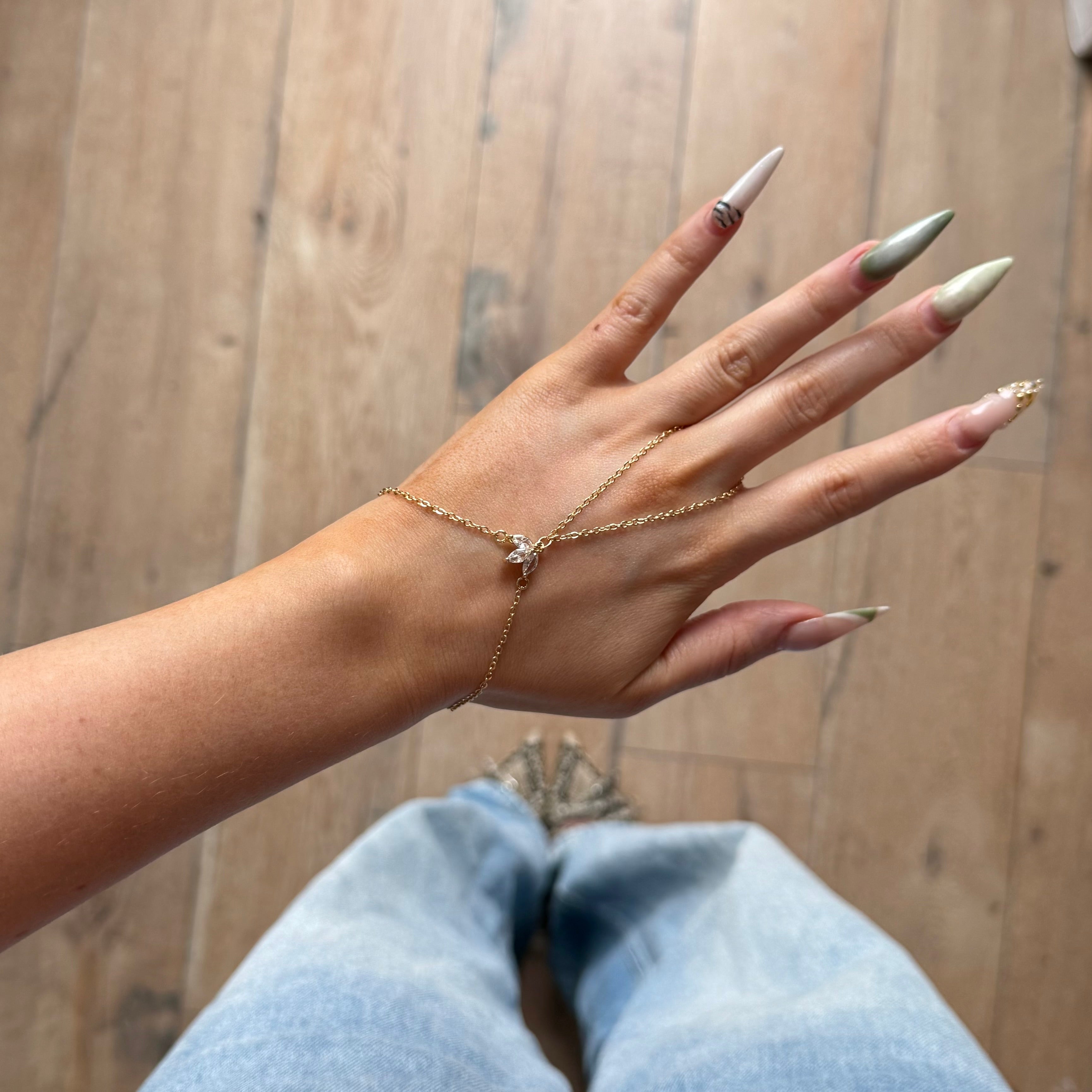 Lotte hand chain