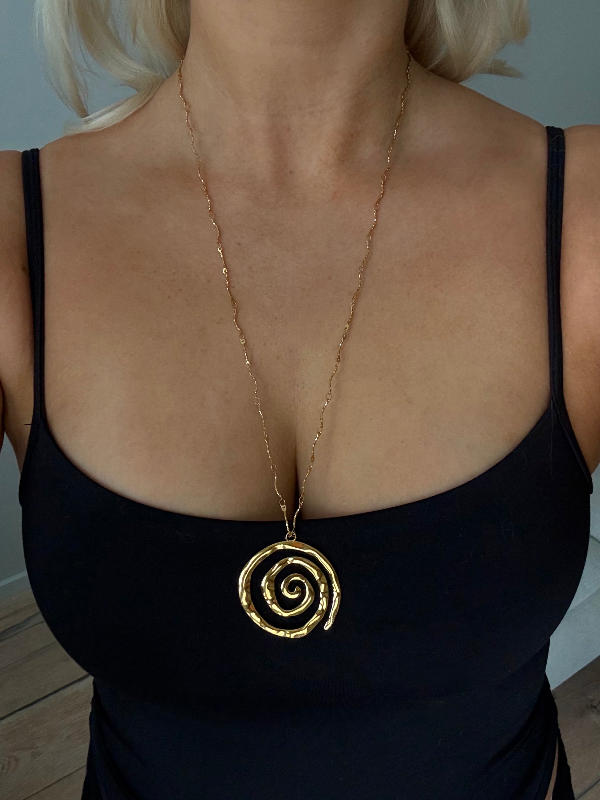 Rhea long necklace