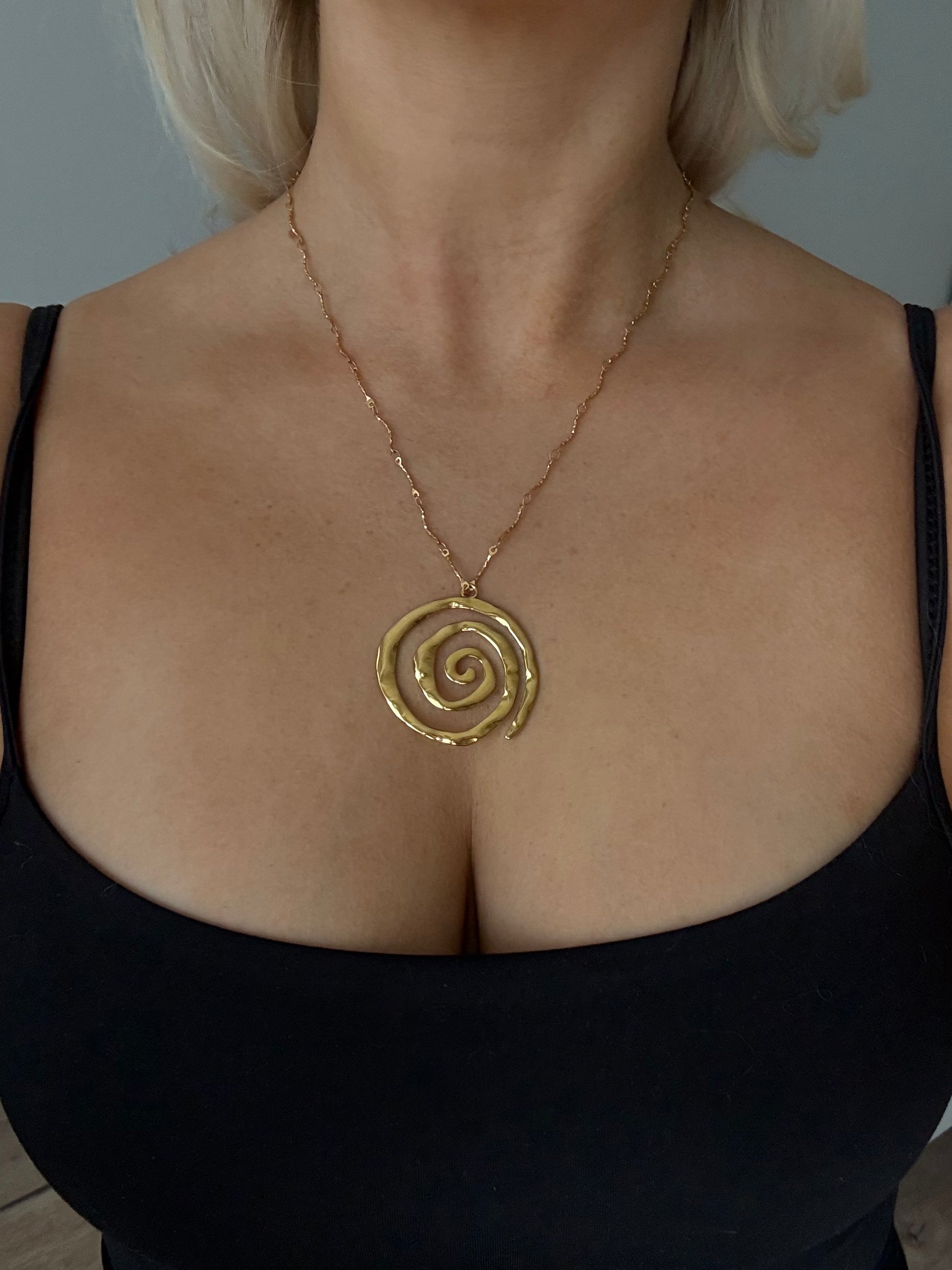Rhea long necklace