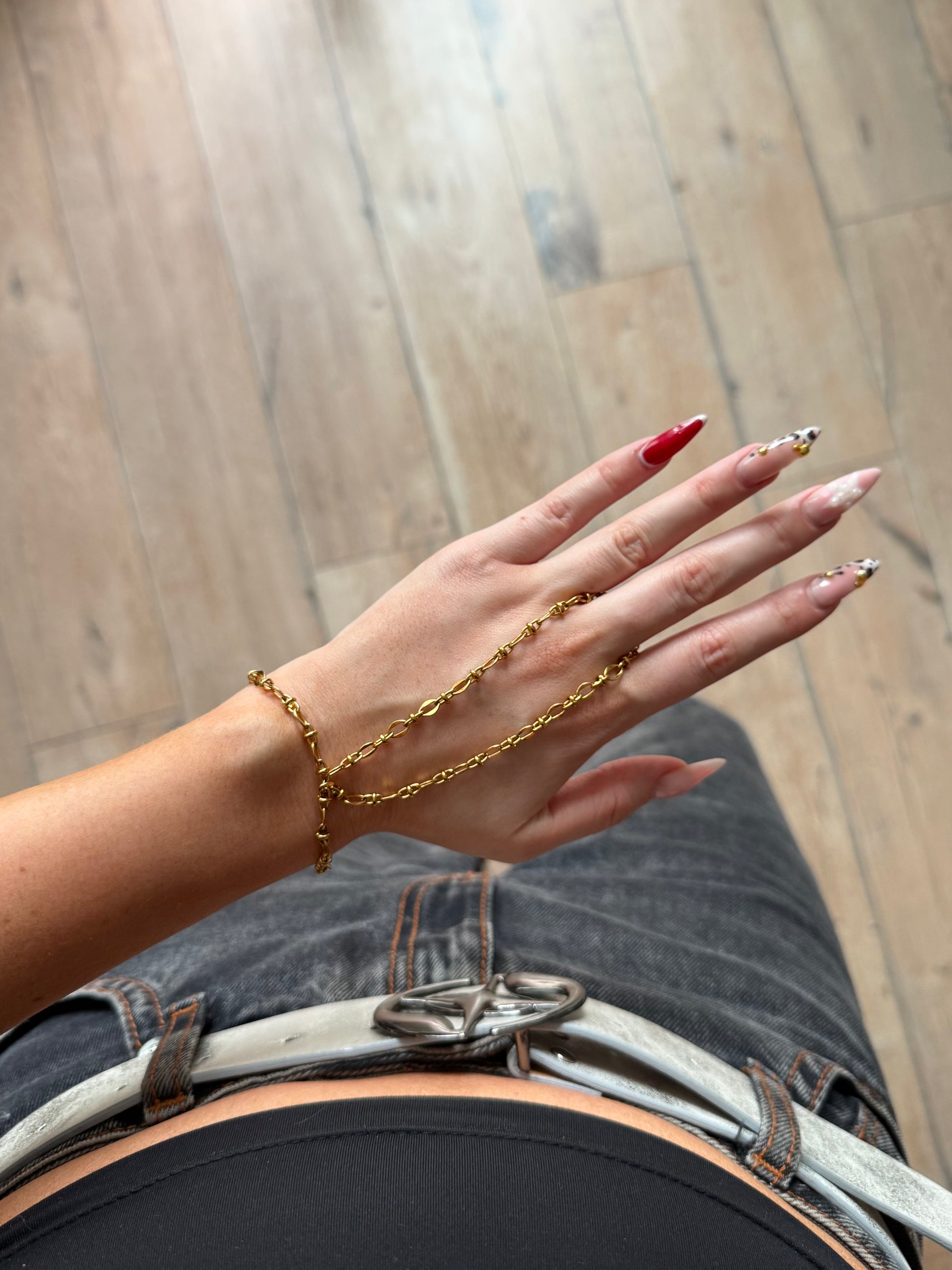 Moa hand chain