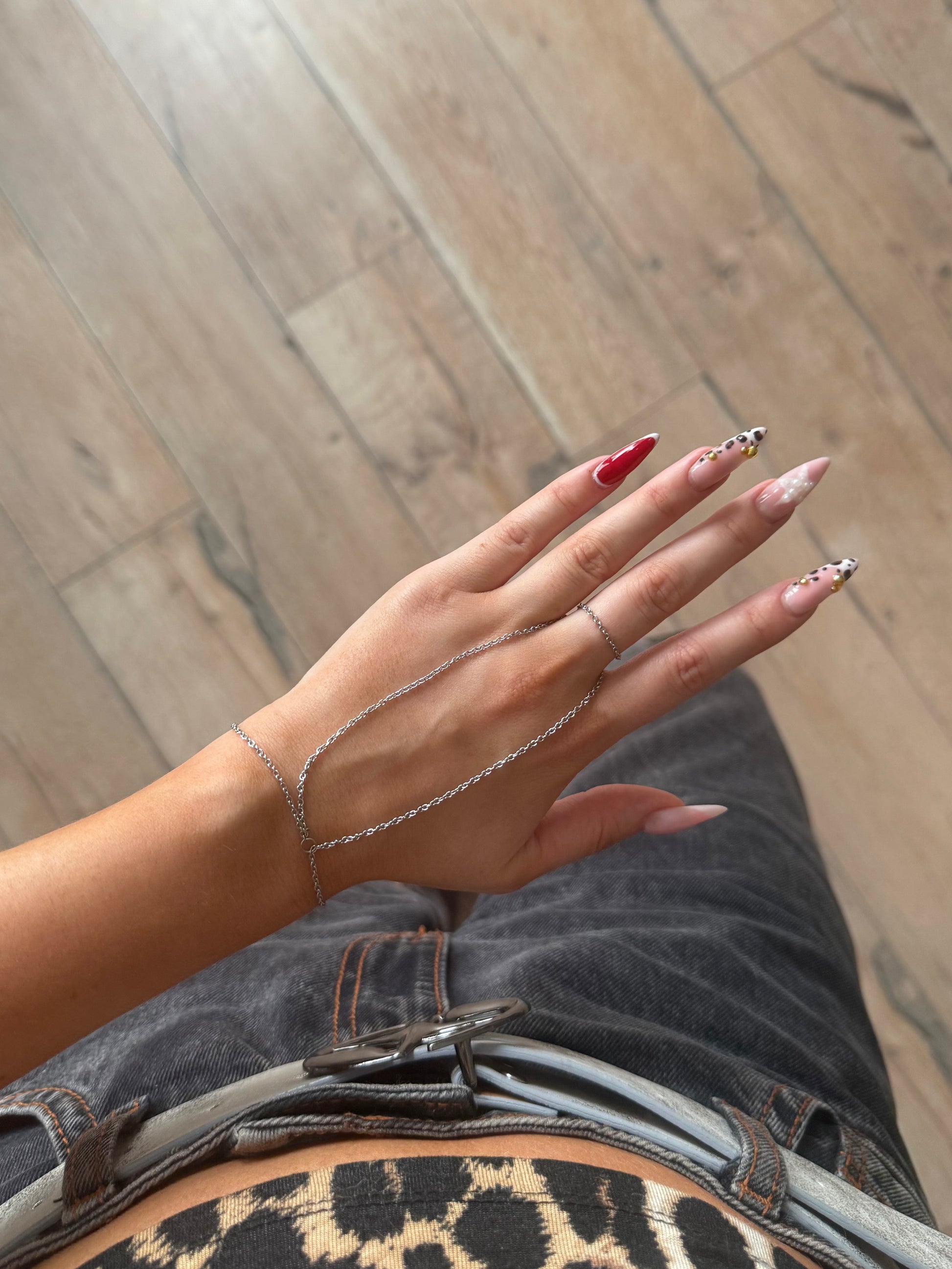 Elara hand chain silver
