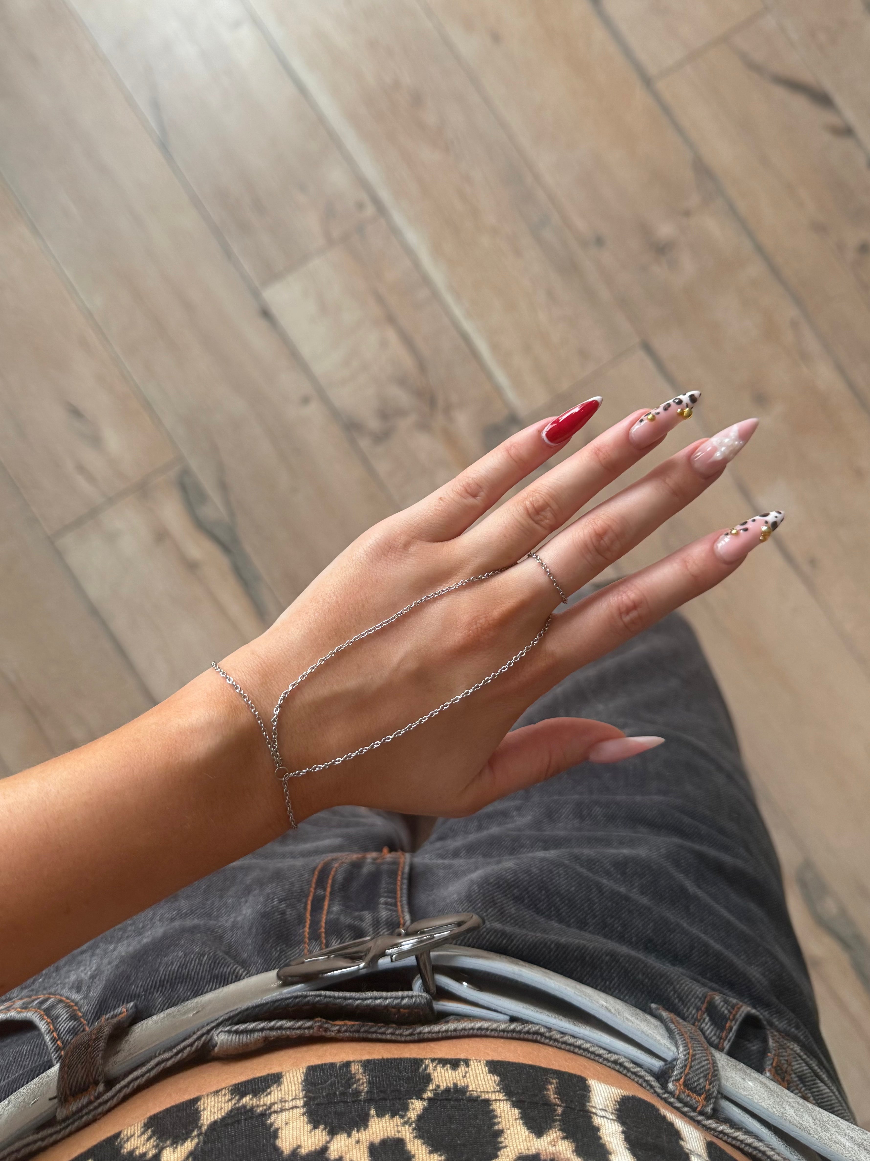 Elara hand chain silver