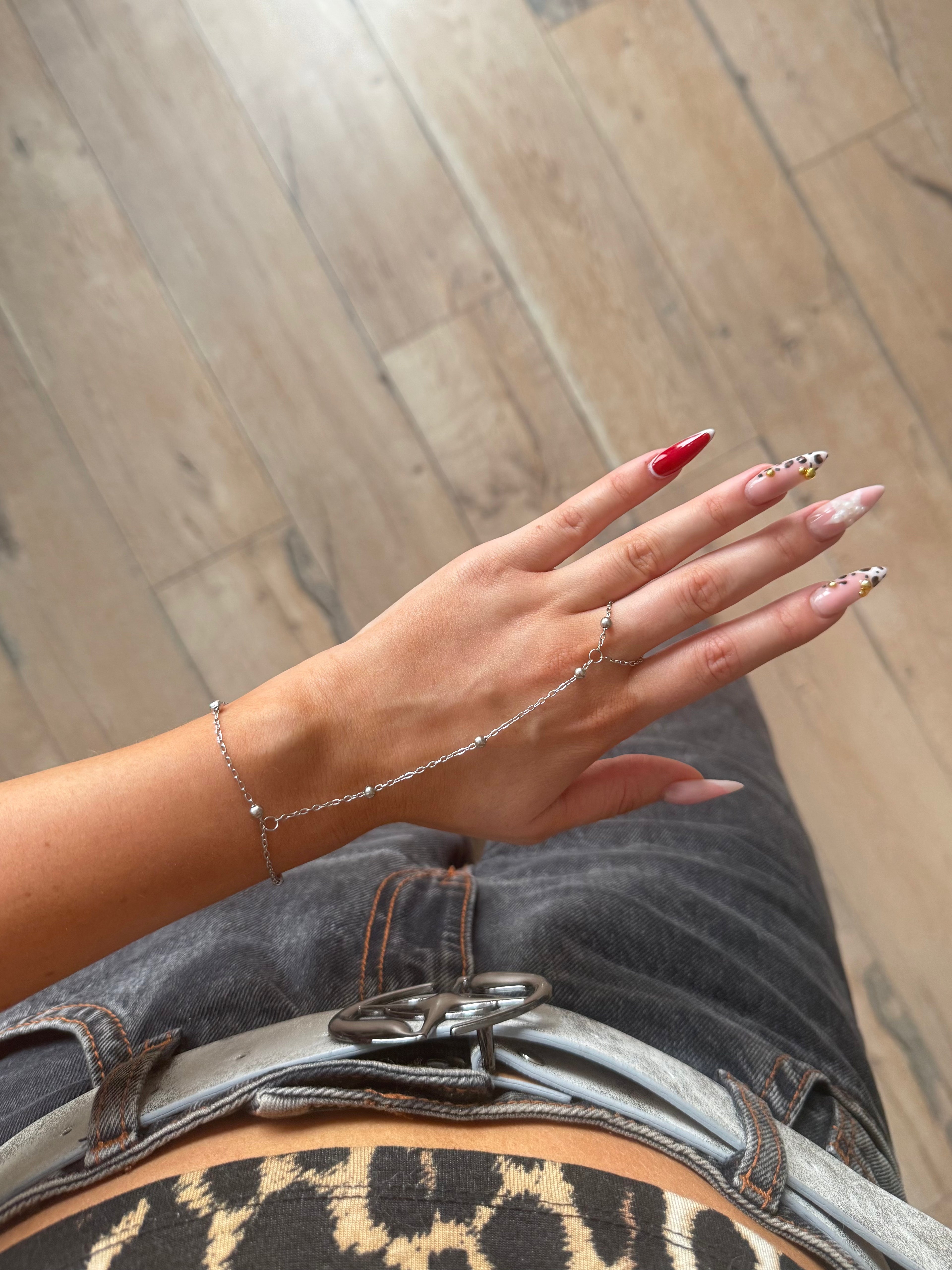 Lune hand chain silver