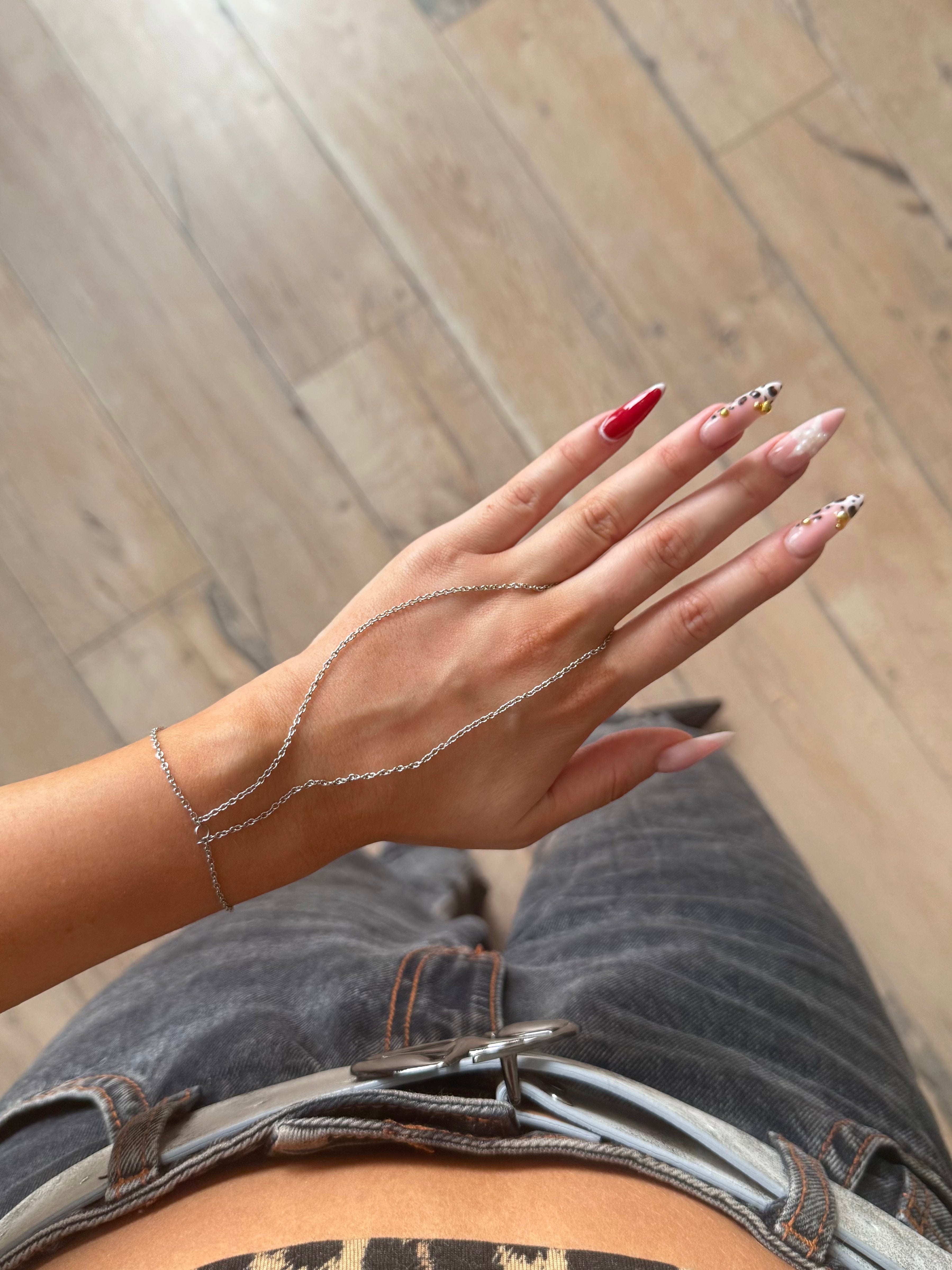 Elara hand chain silver