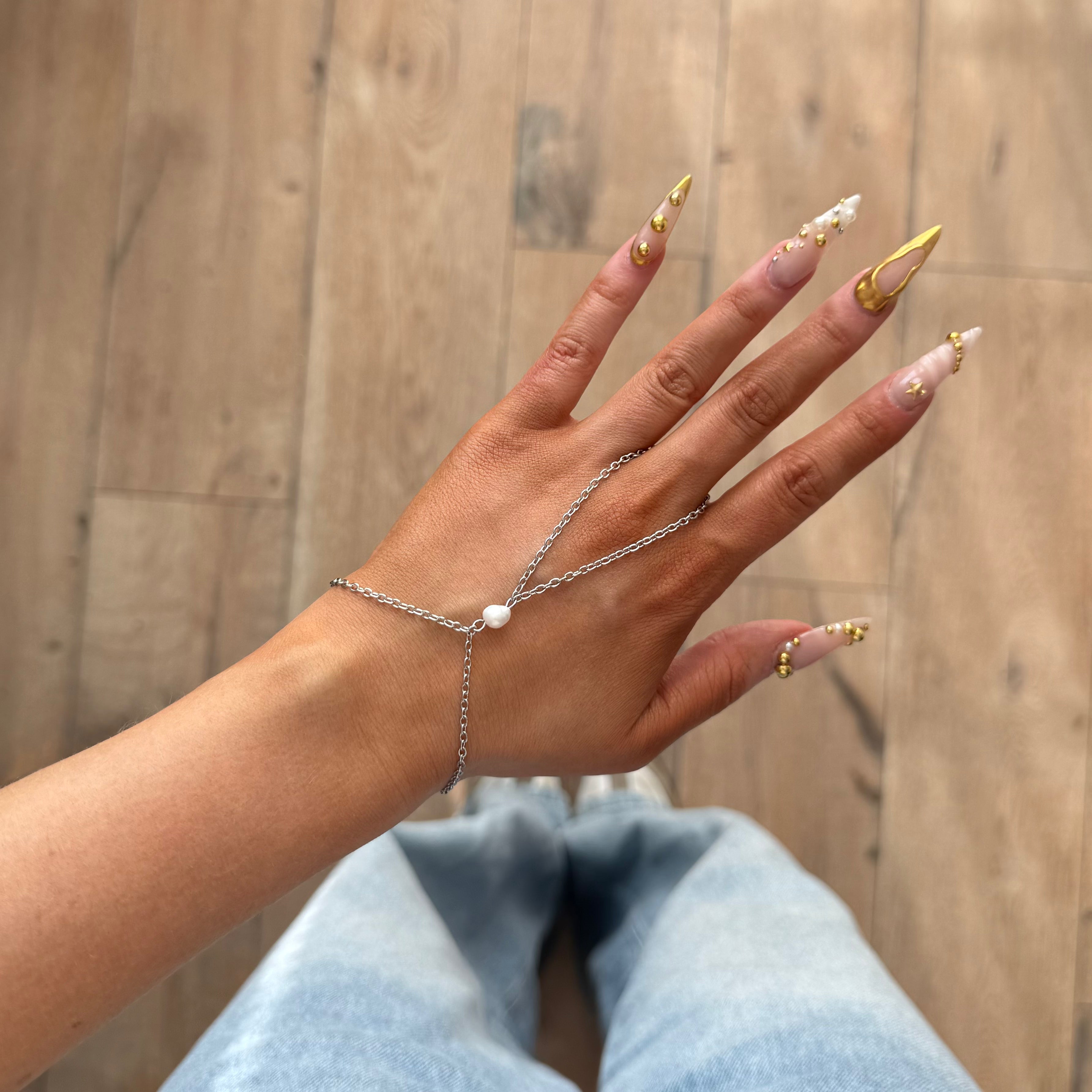 Juni hand chain silver
