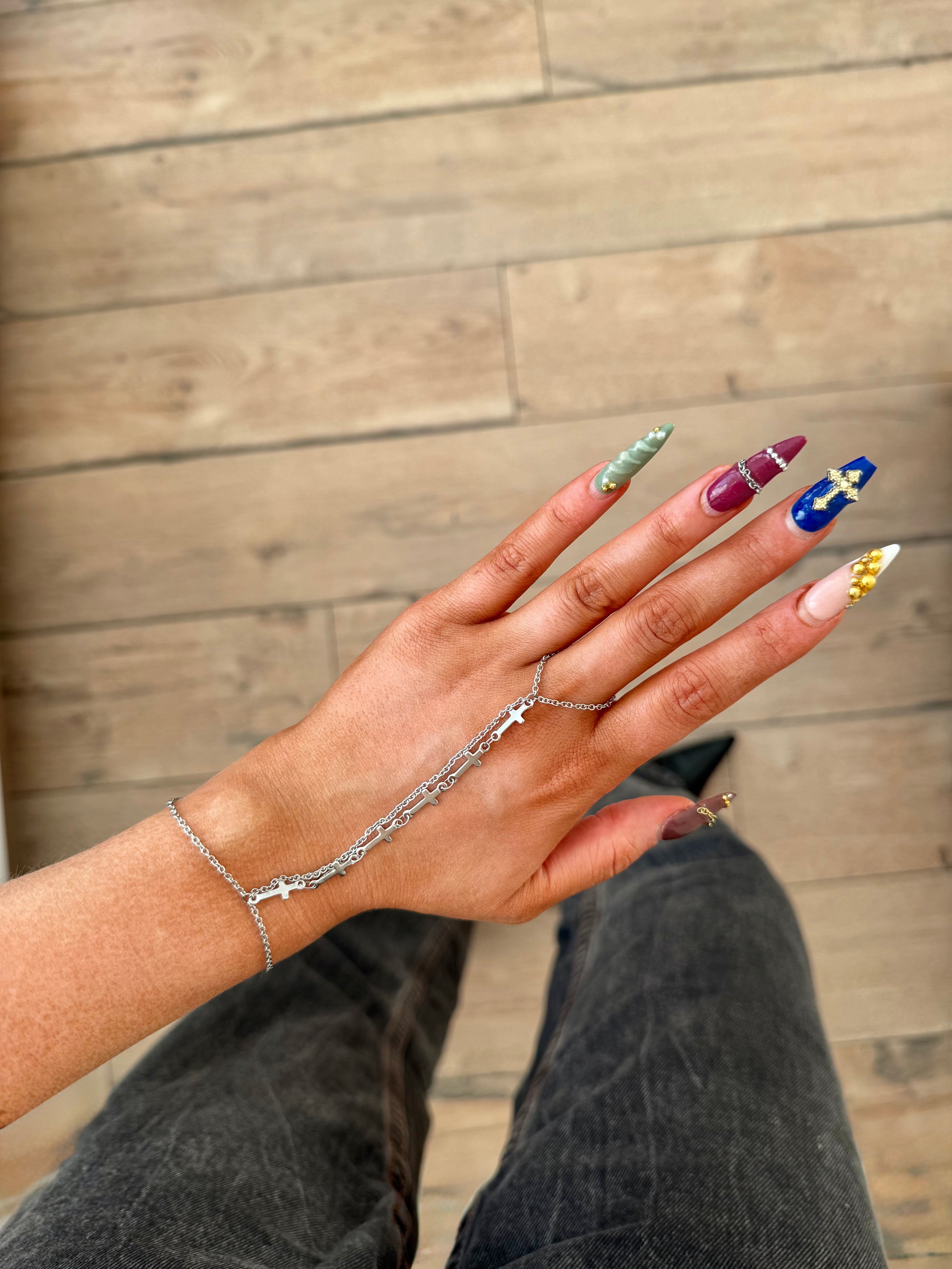 Riley hand chain silver